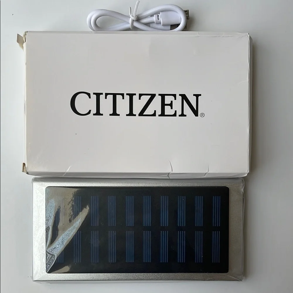 Citizen Silver and Black Solar Charger & Power Bank